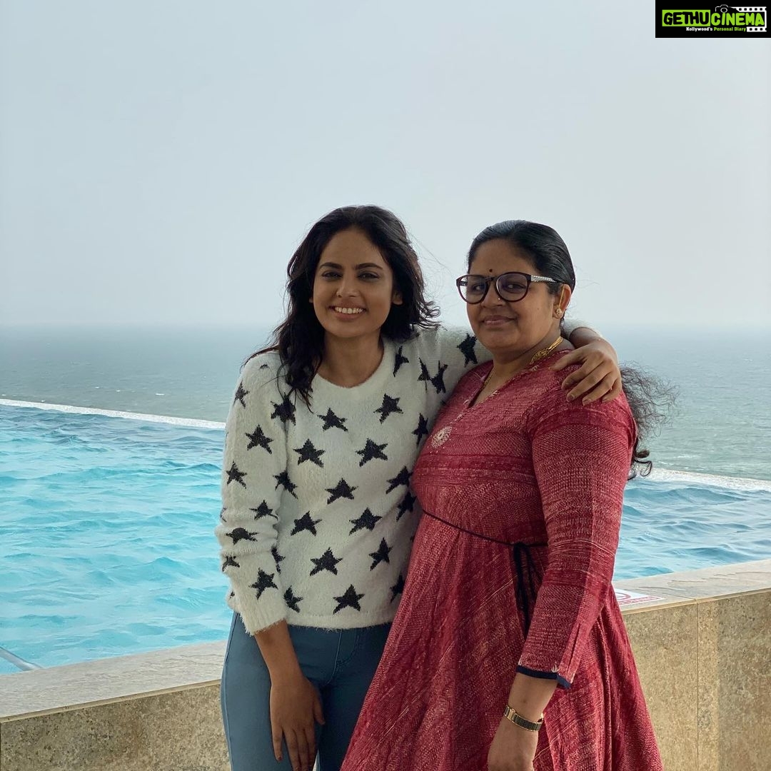 Nandita Swetha Instagram - I fight n fight n fight n she don’t give up. That’s mom. Happy birthday mom 💥⭐️🌟 May u stay happy forever n ever. I am here for u @hemalathamv1967