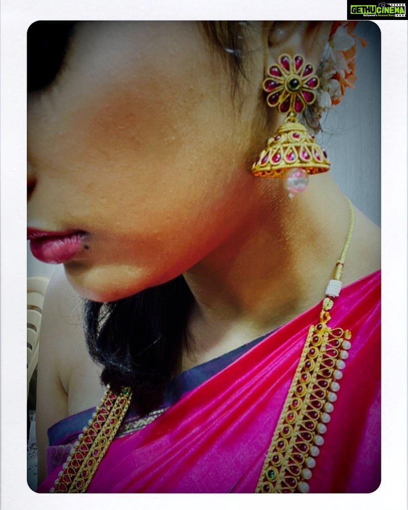 Nandita Swetha Instagram - #traditionofbeauty #homely #tradition #earning #pink #saree #song #surprise #tamil #chennai #traditionalsong #instapic #instagram #selfie #selfietime #haaram