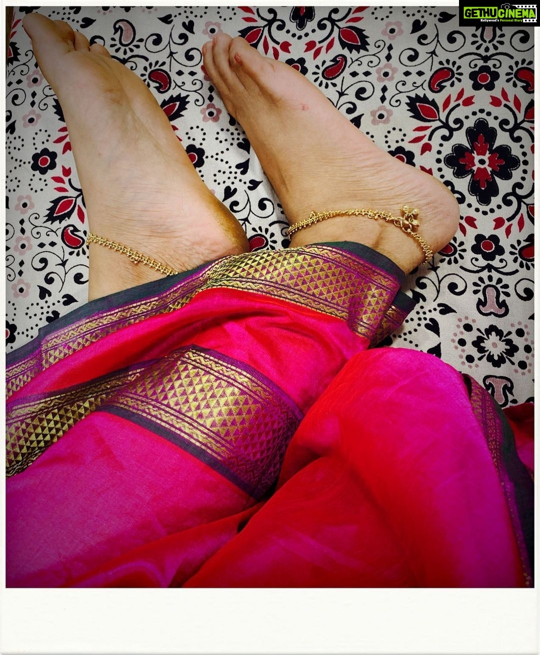 Nandita Swetha Instagram - I jus loved dis pic. #soul #pic #pinksaree #tradition #golusu #gejje #kaalgejje #gold #instapic #instagram
