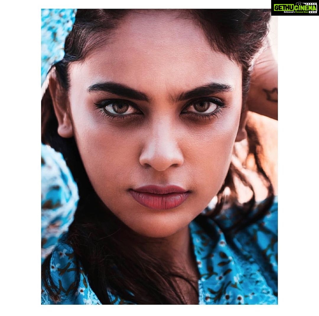 Nandita Swetha Instagram - No matter wat I will be keep experimenting Clicked 📸📸📸📸 by @z.ports #poser #actor #portraitphotography #portrait #beach #blue #edited #instapic #instagram #lense #closeup #vizag #nanditaswetha #look #sharp