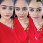 Nandita Swetha Instagram - Red is the new trend💃🏻💃🏻💃🏻💃🏻 #sareelove #actor #shoot #shootine #redsaree #homely #traditional #chennai #selfie #apple #iphone11pro @iphone11pro.official