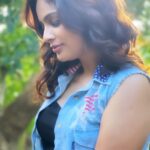 Nandita Swetha Instagram - That’s my fav jacket since 10years😝😝😝 #favourite #magiclight #iphone11pro #click #actor #evening #curlyhair