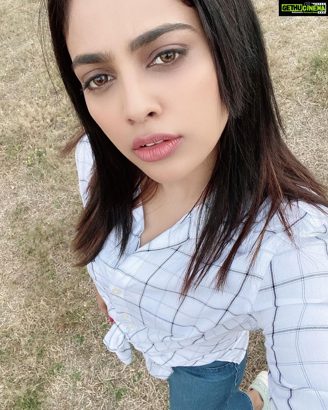 Nandita Swetha Instagram - I am more than a body🐰🐰🐰 @apple @iphone_11__pro__max @instagram . . . #actor #nanditaswetha #whiteshirt #selfie #iphone11pro #apple #straighthair #shootdiaries #telugu #south #hyderabad #instagram #instafamily #400k #nanditasweta #nanditaswethaofficial #youtube #trending