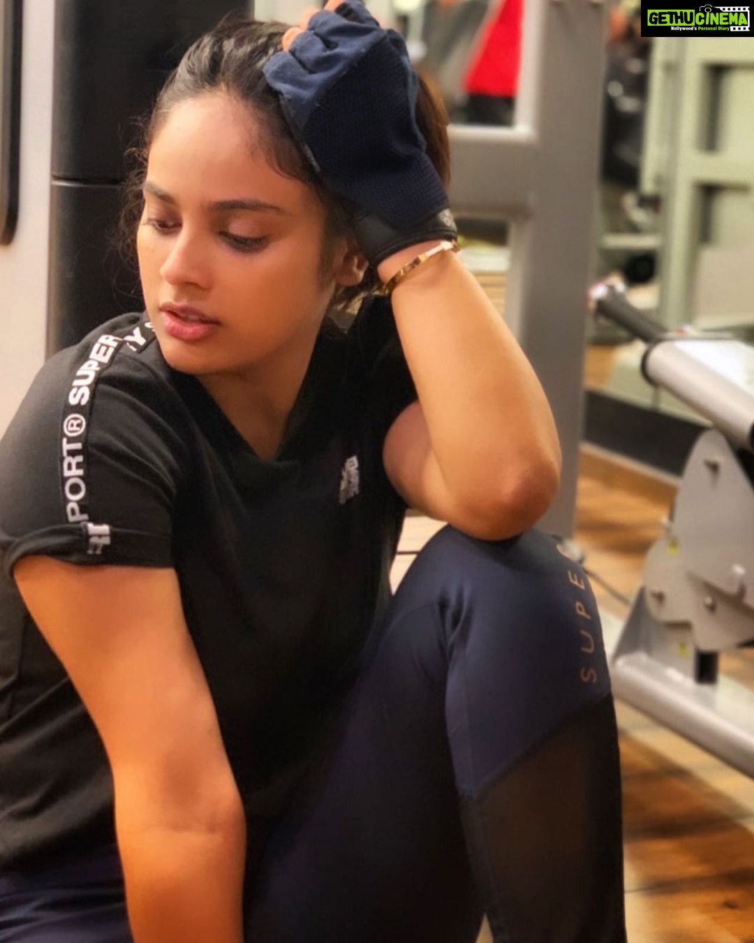 Nandita Swetha Instagram - Let them chill out. U chill with ur passionπ§π»ββοΈπ§π»ββοΈπ§π»ββοΈ #actor #chilling #portrait #poser #south #nanditaswetha #nomakeup #workout #superdry #nike