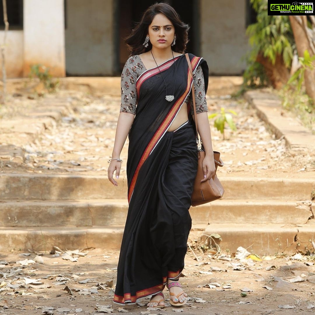 Nandita Swetha Instagram - She is soft, loyal, lovable, sufferer, stronger more than all this she is a forgiver.. #akshara #octoberrelease #sareelove #homely #actor #southactor #teluguactor #blacksaree #designerwear