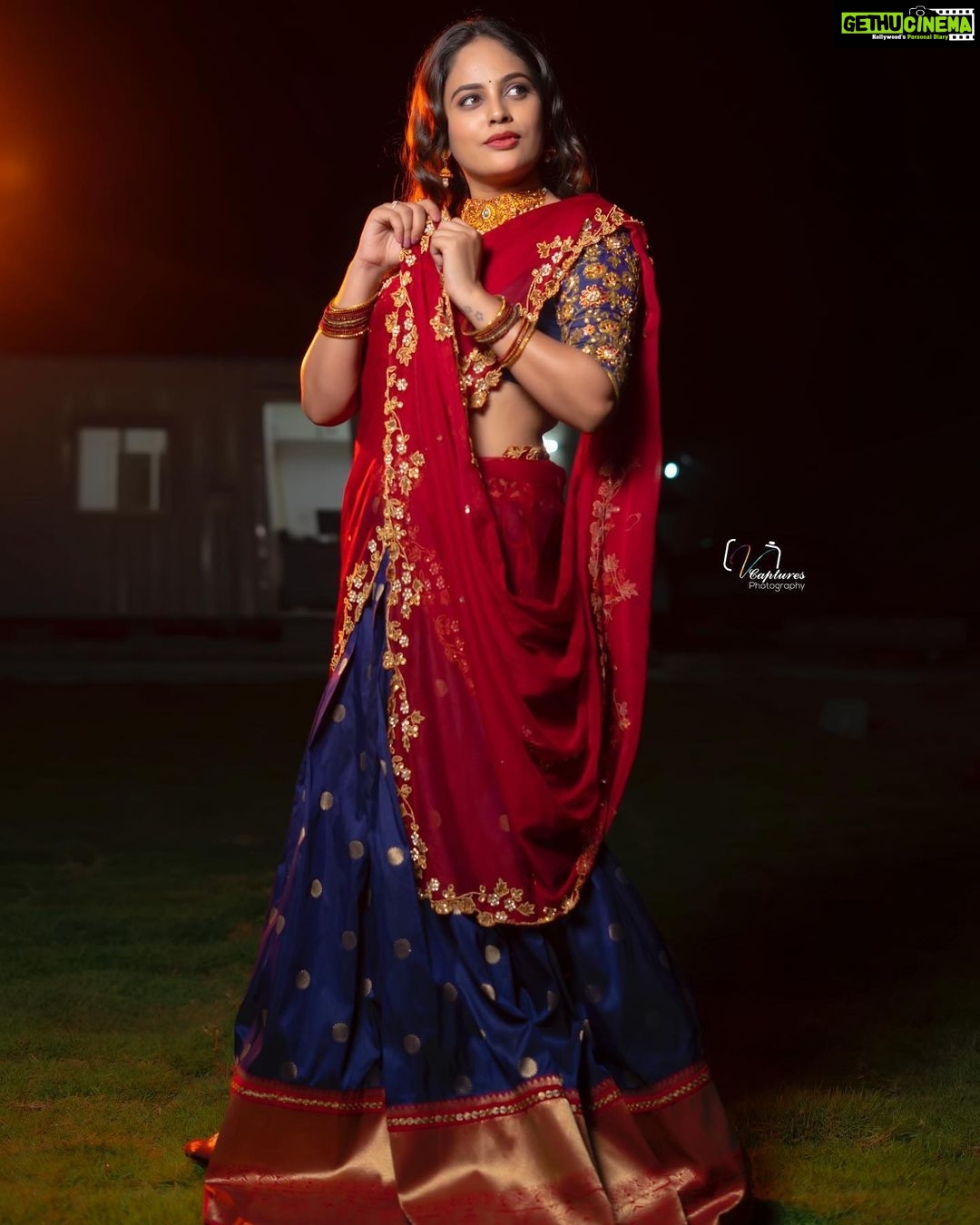 Nandita Swetha Instagram - Hello darlings❤️❤️ Stepping into a new world Watch @dhee_14dancingicon @dhee14_dancing_icon today in @etvtelugu2708 Hope you wil love it❤️❤️ 📸📸 @v_capturesphotography 🥻🥻Outfit by @firoz_design_studio 👑👑Accessories from @cheapokart . #dhee14 #etv #dhee #dhee14dancingicon #telugu #judge