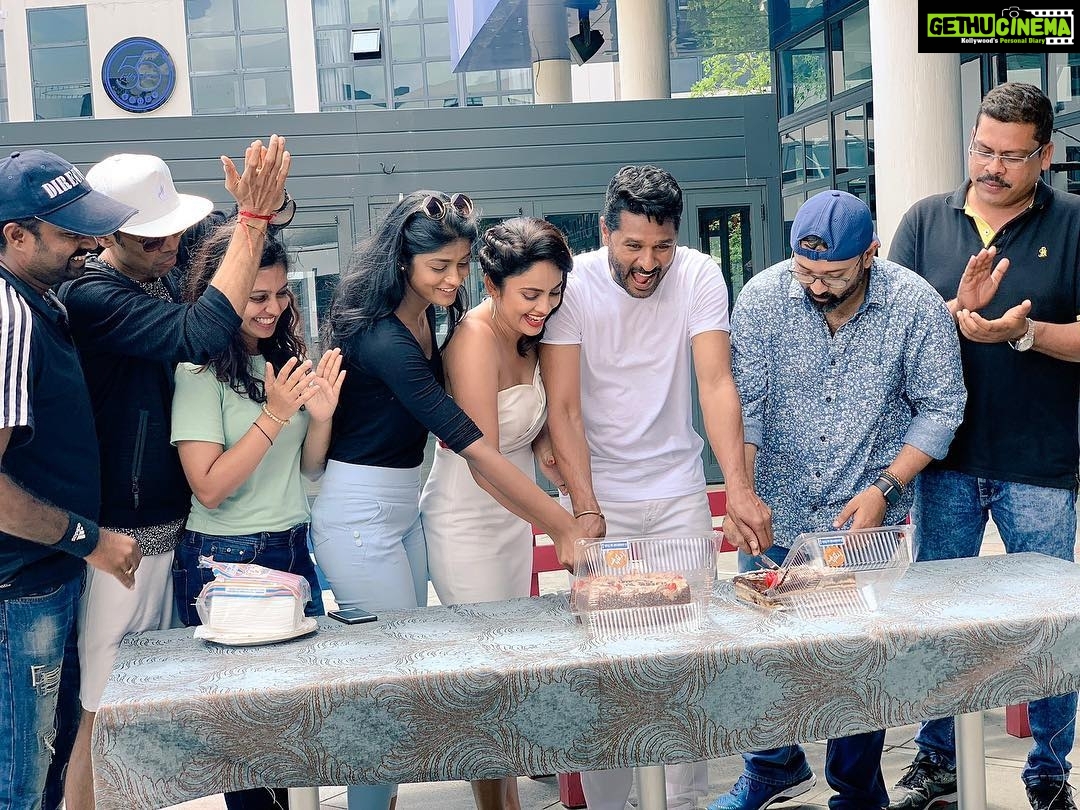 Nandita Swetha Instagram - Wrapped up #Devi2 #mauritius Gonna miss dis entire team-(