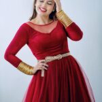 Nandita Swetha Instagram – Who is the queen😍😍
Shot by @ravi_cross_clickx 
Stylsit @firoz_design_studio 
Belt- @accessories 
Hairstyle – @vadhuvumakeupstudio 
Asst- @thiru_n3 
.
#dhee14 #outift #redgown #ownmakeup #hyderabad #etv #dance #judge