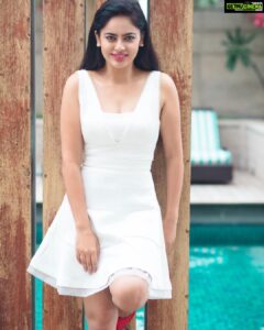 Nandita Swetha Instagram - Kudos to all the Gals who r Strong enough to accept certain things n stil doin fine