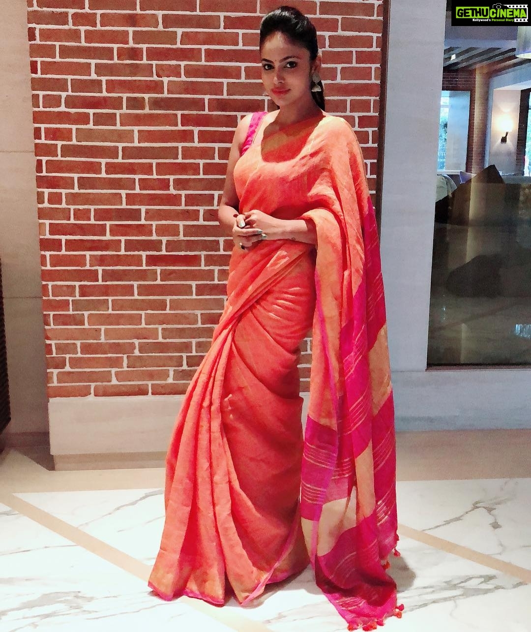 Nandita Swetha Instagram - I knw I hv to love myself at the end of the day-) Loving myself 💞💞💞 #Asuravadham pressmeet #29threlease #Actress #Tamil #kollywood #Saree #Hotpink #Highbun
