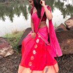 Nandita Swetha Instagram - No matter wat. Pose lady😝😝 #Halfsareelove #Pink #Poser
