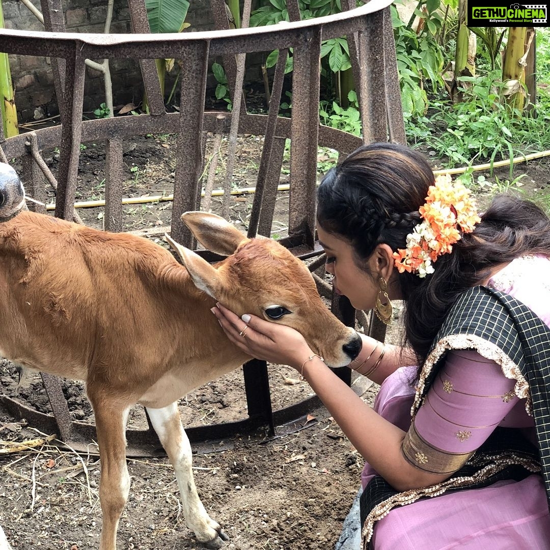 Nandita Swetha Instagram - Jus loved these random pics. Innocence n love๐๐๐๐งกโค๏ธ๐๐ค๐๐๐ #Baby #Kiss #love #Shootmode #Innocence #Amalapuram