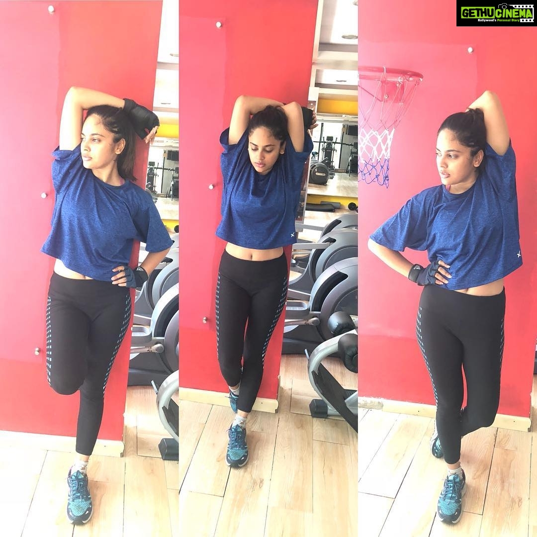 Nandita Swetha Instagram - Ok. M killing u babe🤭🤭 #Fitnessgoals #Gym #Workout #Bangalore #goldsgym #Sweatitout Bangalore, India