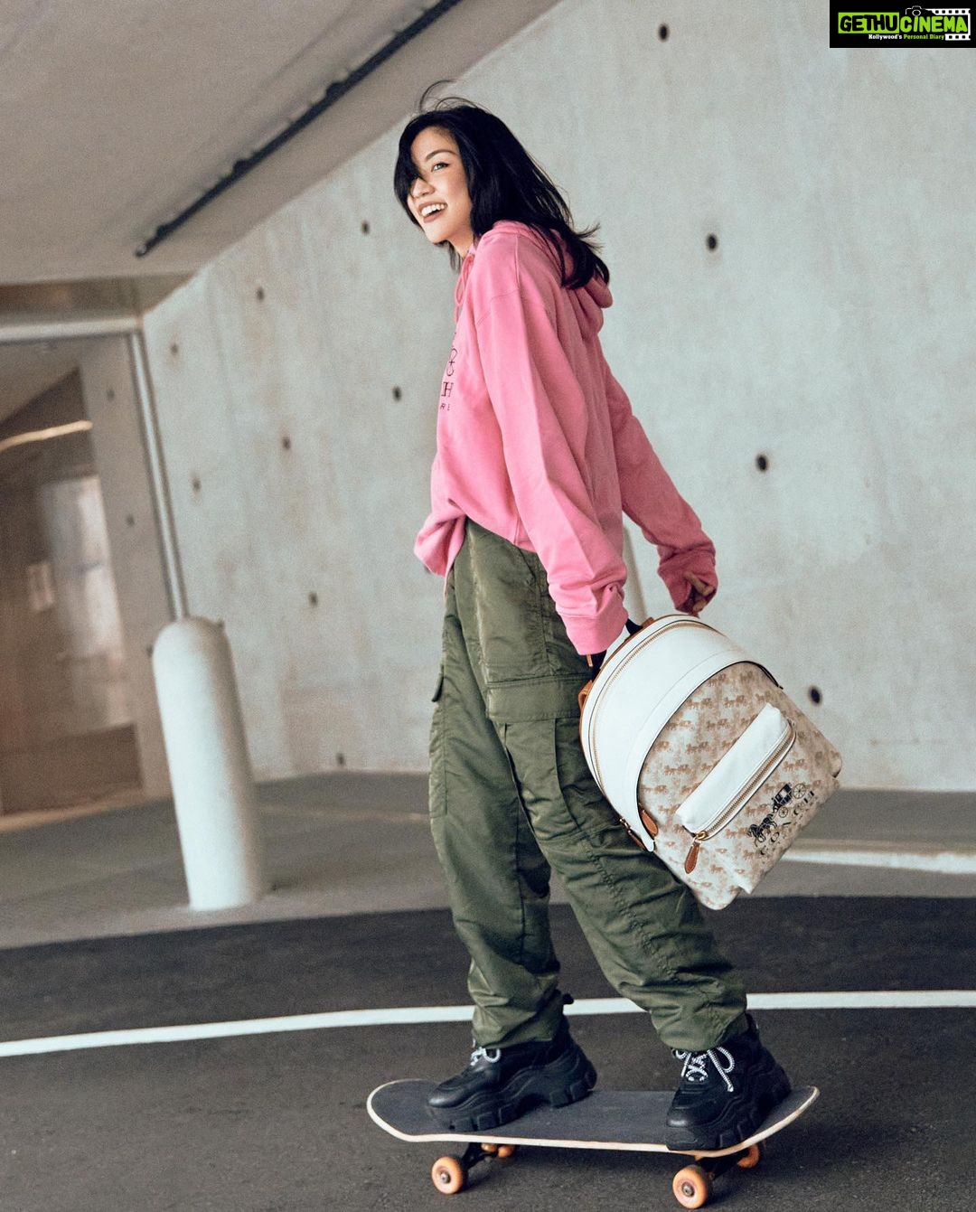 Narelle Kheng Instagram - Maybe you can’t tell, but I’m actually cinderella. Just w a skateboard for my horse and carriage & hoodie, backpack, pants combo aka ballgown dress. @coach #CoachNY #HorseAndCarriage