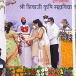 Navaneet Kaur Instagram - महामहिम राज्यपाल श्री भगतसिंग कोशारी याचे शुभहस्ते श्री शिवाजी शिक्षण संस्था व कृषी महाविद्यालयाच्या नवीन प्रशासकीय इमारतीचे उदघाटन संपन्न, शिवाजी शिक्षण संस्था अध्यक्ष श्री हर्षवर्धनजी देशमुख,महापौर चेतन गावंडे आदींसह संस्था कार्यकारिणी सदस्य व मान्यवरांची उपस्थिती शिक्षण महर्षी डॉ पंजाबराव उपाख्य भाऊसाहेब देशमुख यांच्या दूरदृष्टी व शिक्षण विषयक तळमलीमुळेच आज श्री शिवाजी शिक्षण संस्था ही विदर्भातील बहुजनांच्या शिक्षणाची गंगोत्री ठरली... विदर्भाचा अनुशेष भरून काढण्यासाठी व विदर्भ वासीयांना न्याय मिळवून देण्यासाठी विधिमंडळाचे नियोजित हिवाळी अधिवेशन हे ठरल्याप्रमाणे नागपूर येथेच व्हावे राज्यपालांकडे जाहीर मागणी
