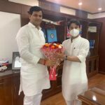 Navaneet Kaur Instagram - केंद्रीय नागरी उड्डयन मंत्री श्री ज्योतीरादित्य सिंधिया यांची भेट घेऊन केली बेलोरा विमानतळ विकासासाठी 50 करोड रुपयांची मागणी,,केंद्रीय मंत्र्यानी तात्काळ निधी केला मंजूर आता लवकरच बेलोरा विमानतळाचे उर्वरित काम मार्गी लागणार