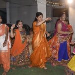 Navaneet Kaur Instagram - हे आदिशक्ती-आदिमाया असु दे सर्व भक्तांवरती तुझी छत्रछाया, नवरात्री उत्सवानिमित्त दुर्गादेवीस साकडे,संपूर्ण जग-देश-राज्य व आपल्या जिल्ह्यातुन कोरोना नाहीसा व्हावा व शेतकरी-शेतमजूर,व्यापारी- उद्योजक,गृहिणी -विदयार्थी व सर्व नागरिकांच्या जीवनात सुख-समृद्धी-शांती लाभावी यासाठी शहरातील विविध दुर्गा मंडळांना भेटी देऊन देवीला मनोभावे प्रार्थना केली. भाविक भक्तांसोबत रास गरबा खेळून गरब्याचा आनंद लुटला व देविभक्तांचा उत्साह वाढविला. नवरात्राचे नऊ दिवस चैतन्याचे उत्साहाचे असून देवी भक्तीसोबत नागरिकांनी आपल्या आरोग्याची सुद्धा काळजी घ्यावी व शासन नियमांचे पालन करून कोरोना पासून आपला बचाव करावा असे आवाहनही उपस्थित भाविक भक्तांना केले.