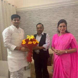 Navaneet Kaur Instagram - केंद्रीय सूक्ष्म-लघु व मध्यम उद्योग मंत्री माननीय श्री नारायनरावजी राणे साहेब यांचे अभिनंदन करतांना खासदार सौ नवनीत रवी राणा व आमदार श्री रवी राणा साहेबांचा प्रदीर्घ अनुभव व उकृष्ट प्रशासन कौशल्य यामुळे महाराष्ट्रासह देशातील तरुण-तरुणी व उद्योजक यांना उन्नतीचे दालन खुले होणार-खासदार सौ नवनीत रवी राणा यांचे प्रतिपादन साहेबांच्या मार्गदर्शनात अमरवती जिल्ह्यातील हजारो बेरोजगार युवक युवतींसाठी लवकरच 