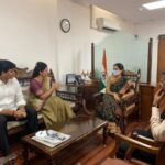 Navaneet Kaur Instagram - केंद्रीय आरोग्य राज्यमंत्री डॉ सौ भारती पवार यांचे खासदार सौ नवनीत रवी राणा व आमदार रवी राणा यांचेकडून अभिनंदन व जिल्ह्यातील आरोग्य व्यवस्था सुधारणाबाबत प्रदीर्घ चर्चा अमरावती मध्ये शासकीय वैद्यकीय महाविद्यालय लवकरात लवकर सुरू करावे -खासदार सौ नवनीत रवी राणा यांची मागणी मेळघाटातील कुपोषण दूर करून आरोग्य यंत्रणा सक्षमतेने सुधारण्यासाठी विशेष आराखडा तयार करणार असल्याची आरोग्यमंत्र्यांची खासदार सौ नवनीत रवी राणा यांना माहिती कोरोना काळात जिल्ह्यातील आरोग्य यंत्रणेत झालेल्या भ्रष्टाचाराची सखोल चौकशी करून दोषींवर कडक कार्यवाही करणार,यात सहभागी असणारयांची गय करणार नाही,आरोग्यमंत्र्यांची स्पष्टोक्ती मेळघाटच्या अतिदुर्गम भागातील आदिवासी नागरिकांच्या आरोग्यविषयक सुविधांसाठी मेळघाट मध्ये मोबाईल हॉस्पिटल्स सुरु करावे,मेळघाट मध्ये सर्वसुविधायुक्त रुग्णवाहिका द्याव्या,तिवसा,चांदुर बाजार,अचलपूर-परतवाडा, अंजनगाव सुर्जी,दर्यापूर,धारणी, चिखलदरा,भातकुली आदी तालुक्यामधील आरोग्य यंत्रणेचे ऑडिट करून त्या ठिकाणी असणाऱ्या कमतरता दूर करून नागरिकांना चांगल्या दर्जाच्या आरोग्यसुविधा अल्पदरात व विनाविलंब मिळाव्या यासाठी केंद्रीय आरोग्य राज्यमंत्री डॉ भारती पवार यांनी जिल्ह्याचा दौरा करून पाहणी करावी अशी मागणी खासदार सौ नवनीत रवी राणा यांनी केली असता आपण लवकरच अमरावतीत येऊन आरोग्यव्यस्थेचा आढावा घेऊ असे वचन डॉ भारती पवार यांनी दिले. कोरोना काळात आरोग्य यंत्रणेत मोठ्या प्रमाणावर भ्रष्टाचार झाला असून अनेक अधिकारी कर्मचाऱ्यांनी संगनमत करून शासकिय निधीचा गैररव्यवहार केला असल्याचे आमदार रवी राणा यांनी डॉ भारती पवार यांच्या लक्षात आणून दिले असता त्यांनी आपण यात जातीने लक्ष घालून याची सखोल चौकशी करू व दोषींवर कठोर कार्यवाही करू असे अभिवचन दिले. खासदार सौ.नवनीत रवी राणा यांच्या प्रयत्नांमुळे अमरावती जिल्ह्यातील आरोग्यसुविधांचा दर्जा सुधारण्याची चिन्हे दिसत आहेत.या भेटीचे वेळी युवा स्वाभिमान जिल्हाध्यक्ष जितू दुधाने उपस्थित होते.