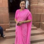 Navaneet Kaur Instagram – Mera wala pink makes everyone smile in parliament