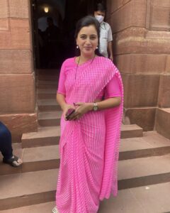 Navaneet Kaur Instagram - Mera wala pink makes everyone smile in parliament