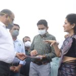 Navaneet Kaur Instagram - शहरातील विकासकामे पाहणी दौरा,शहराचा सर्वांगीण विकास करण्याच्या दृष्टीने आज अधिकाऱ्यांना सोबत घेऊन विविध विकासकामाची केली पाहणी,चित्रा चौक ते पठाण चौक उड्डाण पूल निर्मिती कार्य आधीच रखडलेले आहे,त्याला युद्धपातळीवर मार्गी लावून जनतेच्या सेवेत लवकरात लवकर खुला करण्याचे निर्देश, कामाचा दर्जा व गुणवत्ता यात तडजोड सहन करणार नाही-अधिकारी व कंत्राटदारांना खासदारांची तंबी केंद्राच्या सी.आर.एफ.फंडातून प्रस्तावित असलेली पंचवटी चौक ते राजपूत ढाबा,अंदाजे किंमत 65 कोटी,पठाण चौक ते ट्रान्सपोर्ट नगर रोड अंदाजे किंमत 13 कोटी यांची निविदा प्रक्रिया तात्काळ राबवून कामे मार्गी लावावी ट्रान्सपोर्ट नगर(खरईया नगर) चे 33 kv पॉवर स्टेशन निर्मिती चे काम तात्काळ मार्गी लावावे खासदार सौ नवनीत रवी राणा यांचे निर्देश