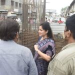 Navaneet Kaur Instagram - शहरातील विकासकामे पाहणी दौरा,शहराचा सर्वांगीण विकास करण्याच्या दृष्टीने आज अधिकाऱ्यांना सोबत घेऊन विविध विकासकामाची केली पाहणी,चित्रा चौक ते पठाण चौक उड्डाण पूल निर्मिती कार्य आधीच रखडलेले आहे,त्याला युद्धपातळीवर मार्गी लावून जनतेच्या सेवेत लवकरात लवकर खुला करण्याचे निर्देश, कामाचा दर्जा व गुणवत्ता यात तडजोड सहन करणार नाही-अधिकारी व कंत्राटदारांना खासदारांची तंबी केंद्राच्या सी.आर.एफ.फंडातून प्रस्तावित असलेली पंचवटी चौक ते राजपूत ढाबा,अंदाजे किंमत 65 कोटी,पठाण चौक ते ट्रान्सपोर्ट नगर रोड अंदाजे किंमत 13 कोटी यांची निविदा प्रक्रिया तात्काळ राबवून कामे मार्गी लावावी ट्रान्सपोर्ट नगर(खरईया नगर) चे 33 kv पॉवर स्टेशन निर्मिती चे काम तात्काळ मार्गी लावावे खासदार सौ नवनीत रवी राणा यांचे निर्देश