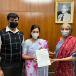 Navaneet Kaur Instagram - देशातील प्रत्येक जिल्ह्यातील सर्वात महत्वाची असणाऱ्या दिशा समितीच्या पदसिद्ध अध्यक्ष असणाऱ्या सर्व खासदारांना दरवर्षी प्रत्येकी वार्षिक 10 कोटींचा निधी द्या--केंद्रीय अर्थमंत्री निर्मला सीतारामन यांची प्रत्यक्ष भेट घेऊन खासदार सौ नवनीत रवी राणा यांची मागणी,, Delhi, India