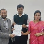 Navaneet Kaur Instagram - अमरावती जिल्ह्याच्या शिरपेचात मानाचा तुरा,केंद्रीय मंत्री श्री प्रकाश जावडेकर यांचेकडून अमरावती येथे भारतीय जनसंचार संस्थान(IIMC) ला मंजुरात,,खासदार सौ नवनीत रवी राणा व आमदार रवी राणा यांनी केंद्रीय मंत्री श्री प्रकाश जावडेकर यांचे कडे प्रत्यक्ष भेटून केली मागणी, देशातील मंजूर 5 केंद्रापैकी एक केंद्र अमरावतीला होणार ,इमारत व कंपाउंड वाल बांधण्यासाठी 25 लक्ष रुपये तात्काळ देण्याचे प्रधान सचिवांना दिले आदेश, महाराष्ट्रातील कोरोना मुळे त्रस्त मुर्तीकाराना दिलासा देण्यासाठी प्लास्टर ऑफ पॅरिस वरील बंदी स्थगित करण्यासंदर्भात झाली चर्चा,,मूर्तीकार बंधू भगिनींना दिलासा देण्याचे मंत्री प्रकाश जावडेकरांचे अभिवचन Delhi, India