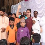 Navaneet Kaur Instagram - ईद- ए -मिलादुनबी च्या शुभ पर्वावर अमरावती येथील पठाण चौक , चांदणी चौक,इतवारा चौक तसेच बडनेरा येथील जुनीवस्ती आणि नवी वस्ती येथे जाऊन निघालेल्या जुलूस मध्ये सहभागी होऊन उपस्तित सर्व मुस्लिम बांधवाना आणि मुस्लिम भगिनींना दिल्या ईद ए मिलादुनबी च्या शुभेच्छा .....