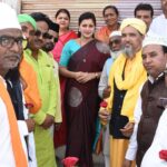 Navaneet Kaur Instagram - ईद- ए -मिलादुनबी च्या शुभ पर्वावर अमरावती येथील पठाण चौक , चांदणी चौक,इतवारा चौक तसेच बडनेरा येथील जुनीवस्ती आणि नवी वस्ती येथे जाऊन निघालेल्या जुलूस मध्ये सहभागी होऊन उपस्तित सर्व मुस्लिम बांधवाना आणि मुस्लिम भगिनींना दिल्या ईद ए मिलादुनबी च्या शुभेच्छा .....