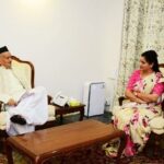 Navaneet Kaur Instagram - आज राजभवन येथे राज्यपालांच्या सोबत ओला दुष्काळ घोषित करण्याबाबत तसेच केंद्र सरकार नि 25 हजार कोटी आणि राज्य सरकार नि 25 हजार कोटी निधी देऊन शेतकऱ्यांना सरसकट नुस्कान भरपाई देन्यात यावी याची मागणी केली.