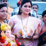 Navaneet Kaur Instagram - निरोप घेतो देवा आम्हा आज्ञा असावी, चुकले आमचे काही त्याची क्षमा असावी, आभाळ भरले होते तू येताना, आता डोळे भरून आलेत तुला निरोप देताना. Pc - @unofficial_abhishek12 @memorybasket_photography
