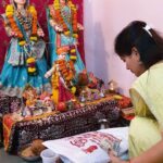 Navaneet Kaur Instagram - अमरावती शहर, बडनेरा तसेच ग्रामीण क्षेत्रात प्रत्येक घरी जाऊन घेतले महालक्ष्मी आणि गौरी मातेचे दर्शन ..... अमरावती जिल्ह्यातील सर्व शेतकरी शेतमजूर आणि सर्वसामान्य जनतेच्या घरी सुख समृद्धी नांदो तशेच सर्वांचे आरोग्य कुशल राहो तसेच येणारे प्रत्येक वर्ष हे सर्वांसाठी सुखाचे आणि समृद्धीचे राहो अशी आई महालक्ष्मी मातेच्या चरणी केली प्रार्थना ....