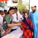 Navaneet Kaur Instagram - पवित्र रमजान ईद निमित्य अमरावती शहर तसेच बडनेरा येथे जाऊन सर्व मुस्लिम बांधवाना भेटून दिल्या शुभेच्या