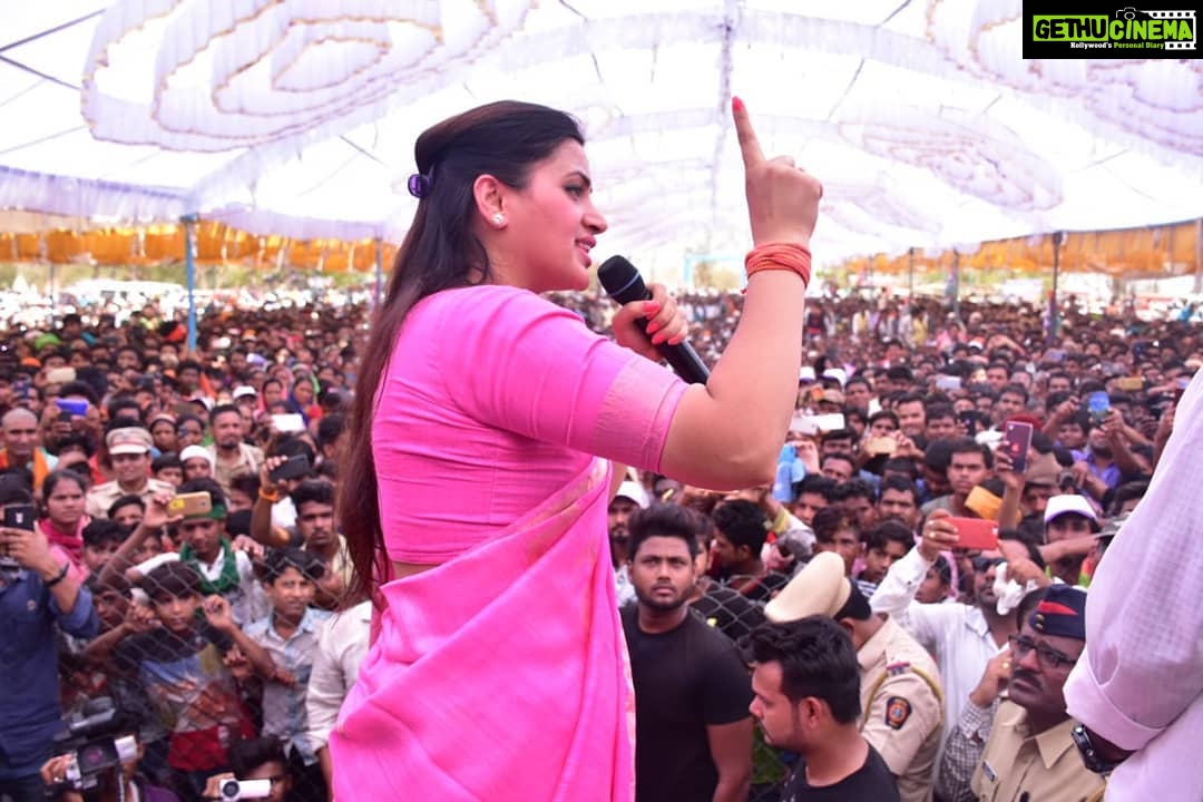 Navaneet Kaur Instagram - धारणी येथे जंगी प्रचार सभा व रॅली