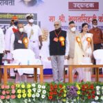 Navaneet Kaur Instagram - महामहिम राज्यपाल श्री भगतसिंग कोशारी याचे शुभहस्ते श्री शिवाजी शिक्षण संस्था व कृषी महाविद्यालयाच्या नवीन प्रशासकीय इमारतीचे उदघाटन संपन्न, शिवाजी शिक्षण संस्था अध्यक्ष श्री हर्षवर्धनजी देशमुख,महापौर चेतन गावंडे आदींसह संस्था कार्यकारिणी सदस्य व मान्यवरांची उपस्थिती शिक्षण महर्षी डॉ पंजाबराव उपाख्य भाऊसाहेब देशमुख यांच्या दूरदृष्टी व शिक्षण विषयक तळमलीमुळेच आज श्री शिवाजी शिक्षण संस्था ही विदर्भातील बहुजनांच्या शिक्षणाची गंगोत्री ठरली... विदर्भाचा अनुशेष भरून काढण्यासाठी व विदर्भ वासीयांना न्याय मिळवून देण्यासाठी विधिमंडळाचे नियोजित हिवाळी अधिवेशन हे ठरल्याप्रमाणे नागपूर येथेच व्हावे राज्यपालांकडे जाहीर मागणी
