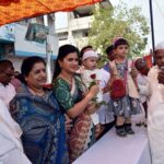 Navaneet Kaur Instagram - पवित्र रमजान ईद निमित्य अमरावती शहर तसेच बडनेरा येथे जाऊन सर्व मुस्लिम बांधवाना भेटून दिल्या शुभेच्या