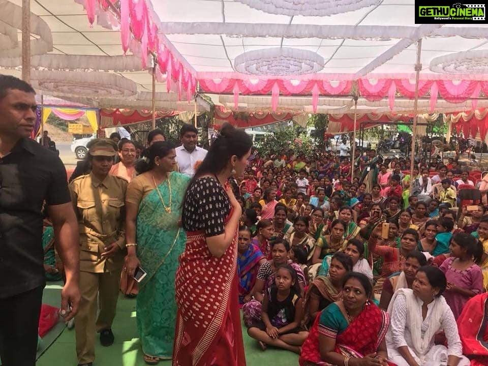 Navaneet Kaur Instagram - दिव्य सदन सोशल सेंटर द्वारा आयोजित महिला दिना निमित्य नवनीत ताई राणा उद्घाटिका म्हणून उपस्तिति दर्शविली #YSP #YuvaSwabhimanParty #NavneetRaviRana #MLARaviRana #Amravati #Badnera