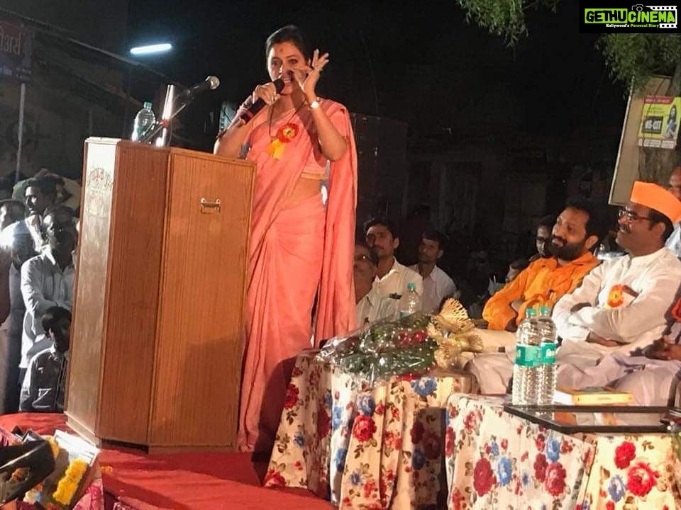 Navaneet Kaur Instagram - मोझरी येथे सावित्रीबाई फुले स्मृती दीना निमित्त समस्त गावकर्यांच्या उपस्थित सत्कार #YSP #YuvaSwabhimanParty #NavneetRaviRana #MLARaviRana #Amravati #Badnera