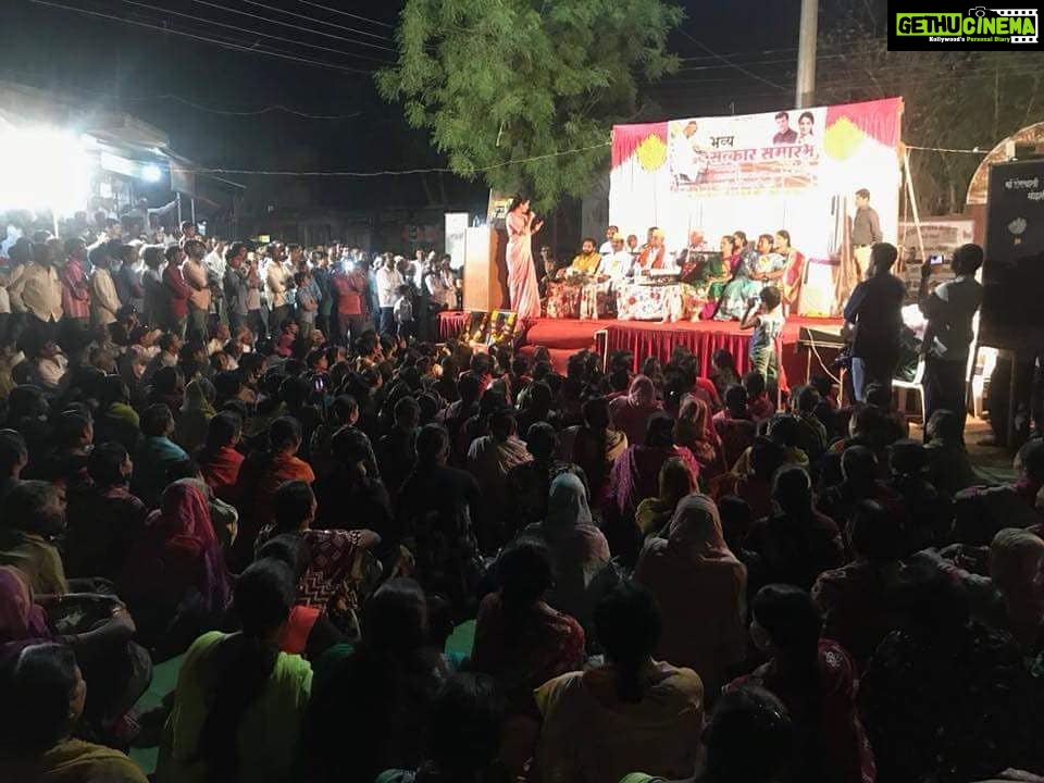 Navaneet Kaur Instagram - मोझरी येथे सावित्रीबाई फुले स्मृती दीना निमित्त समस्त गावकर्यांच्या उपस्थित सत्कार #YSP #YuvaSwabhimanParty #NavneetRaviRana #MLARaviRana #Amravati #Badnera