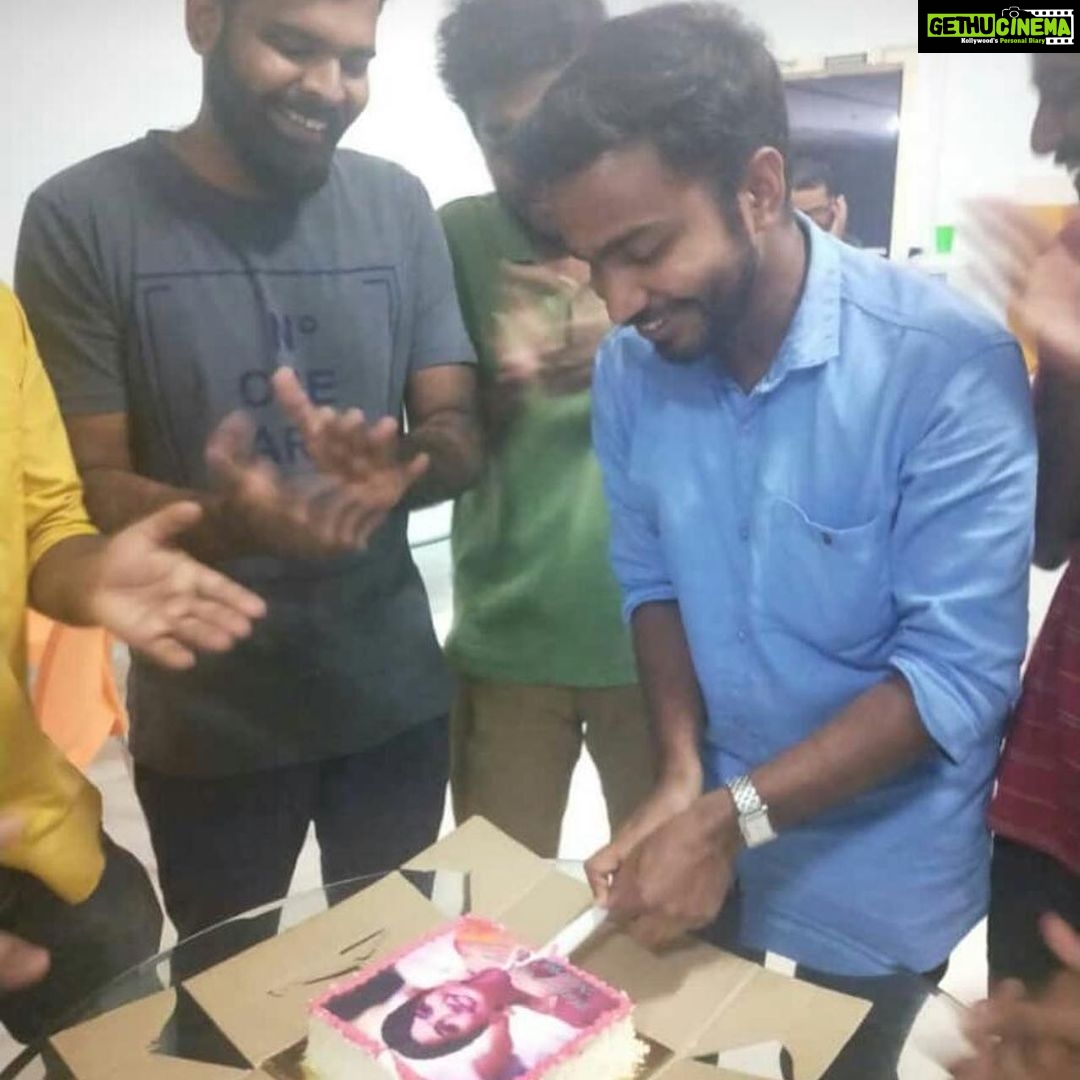 Navya Nair Instagram - Thank u boney @boneyjames19 ... he celebrated my bday among his colleagues ... the one whom i cudnt meet yet bt i heard a lot about ur love towards me from others ... its been years tat i am not at all into films bt still u ppl love me and it means a lot ... thank u so much