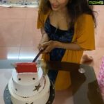 Navya Nair Instagram - Bday ..😍😍😍 one of the best bdays .. i pray god to gimme an year full of positive surprises fr me like this both my star bday and my date of birth , i was only amazed.. i was so happy to see the surprise cake at 12 by my brother kannan , bt i nvr expected he himself an hour later to gimme me yet another surprise all the way from dubai .. for all the luv and prayers .. to all my well wishers .. fr all my inbox bday wishes .. am so thankful to u all