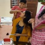 Navya Nair Instagram - Bday ..😍😍😍 one of the best bdays .. i pray god to gimme an year full of positive surprises fr me like this both my star bday and my date of birth , i was only amazed.. i was so happy to see the surprise cake at 12 by my brother kannan , bt i nvr expected he himself an hour later to gimme me yet another surprise all the way from dubai .. for all the luv and prayers .. to all my well wishers .. fr all my inbox bday wishes .. am so thankful to u all