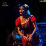 Navya Nair Instagram - Nisagandhi ... fusion .. thanx to the wonderful audience tvm .. thank u fr these pics , i was waiting fr the right one to update .. @ruleofthirds.in Jewelcoutesy @colourvine_by_apz .. styling @sabarinathnath