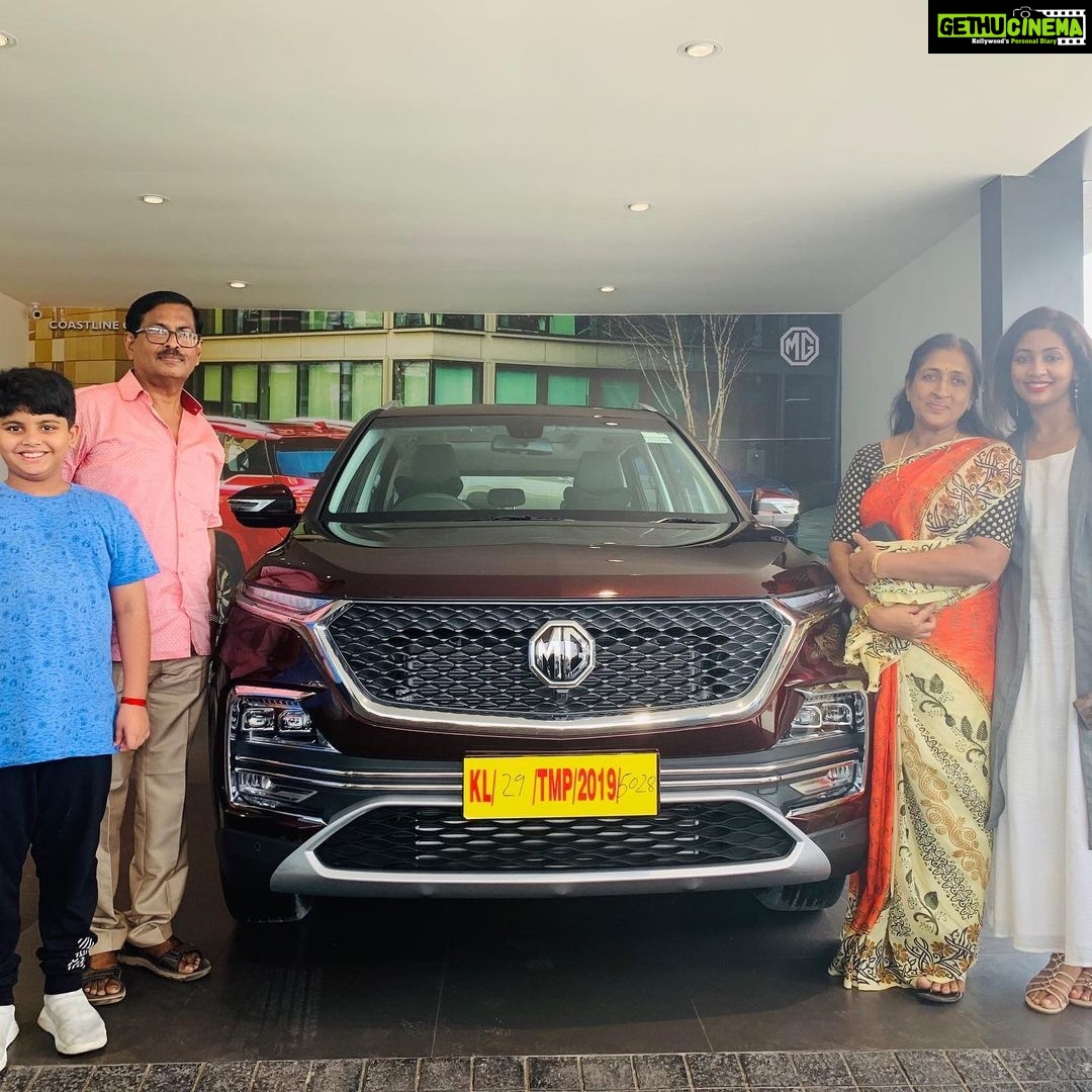 Navya Nair Instagram - MG HECTOR ...my brothers gift to achan and amma ... lovely car ...