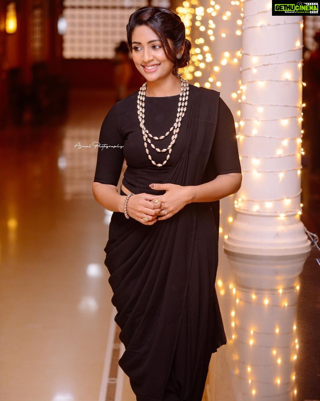 Navya Nair Instagram - @ajmal_photography_ make up @unnips styling @sabarinathnath hair accessories @mayoora_by_archana