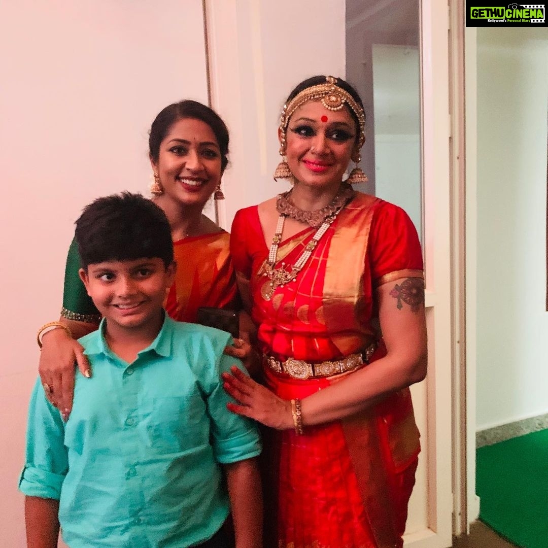 Navya Nair Instagram - Shobhana chechis ‘BHAV ‘ ... awesome evening ..