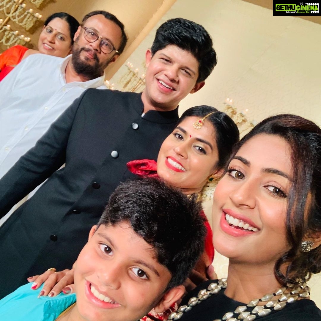 Navya Nair Instagram - Congrats ... engagement function .. lalu chettan daughter .. Lulu Convention Centre