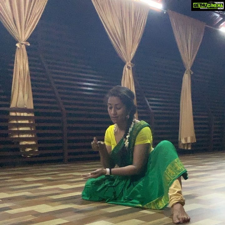 Navya Nair Instagram - Gurubhyo namah ... corrections .. my guru .. manu master ..